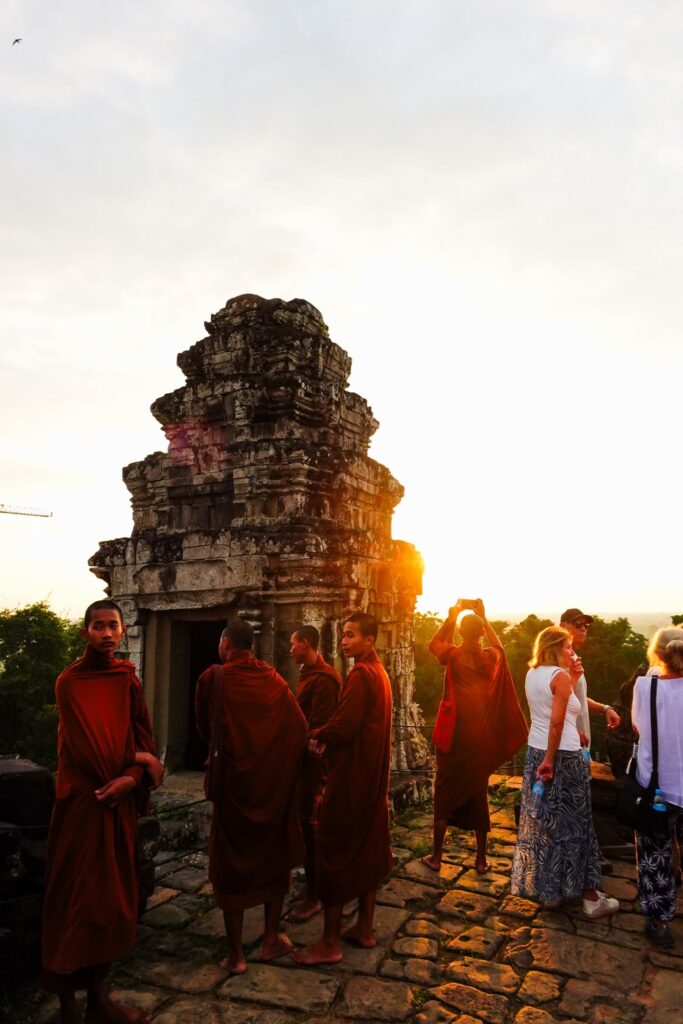 VV (Vivid) Cambodia – Khong ខុង